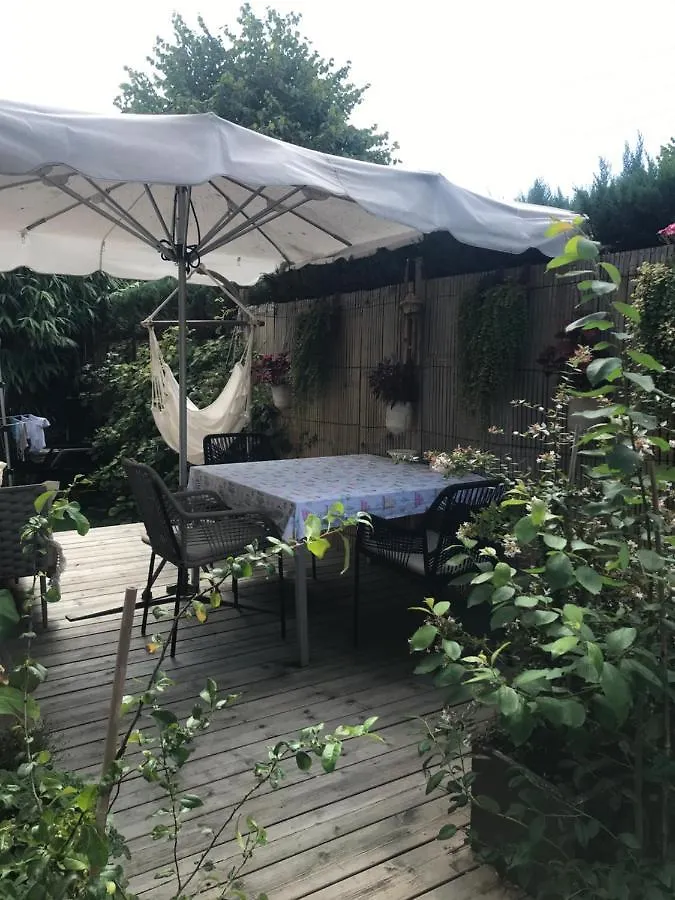 Gardencaravan near Ghent in green area Camping