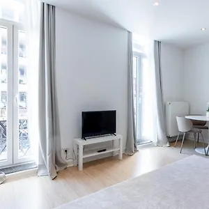  Appartement Bright, Spacious & Perfectly Located In The Heart Of